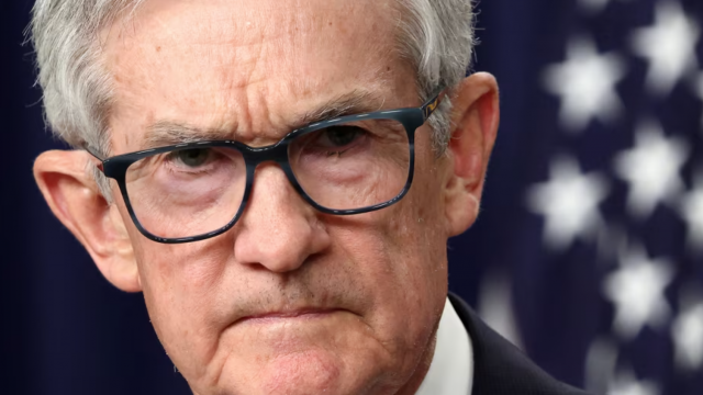 Thị trường Mỹ biến động do kịch tính ông Trump muốn sa thải Chủ tịch FED