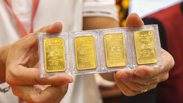 Giá vàng hôm nay 18/7: Vàng miếng SJC neo ở mức cao, vàng nhẫn tăng giảm trái chiều