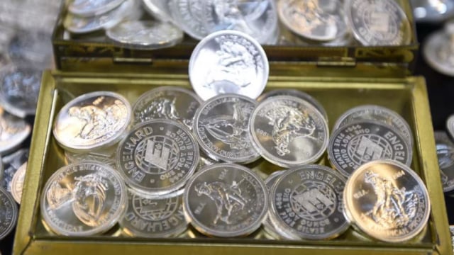 Giá bạc hôm nay 23/7: Tăng mạnh khi USD suy yếu, bạc tiến sát đỉnh 14 năm