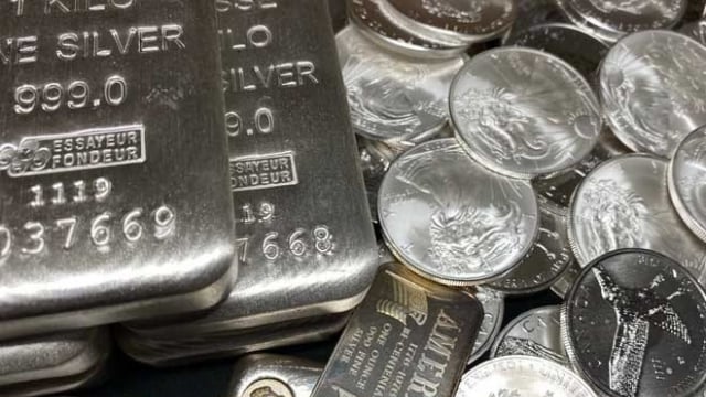 Giá bạc hôm nay 28/7: Tăng nhẹ dù người 'anh em' vàng đang chật vật 