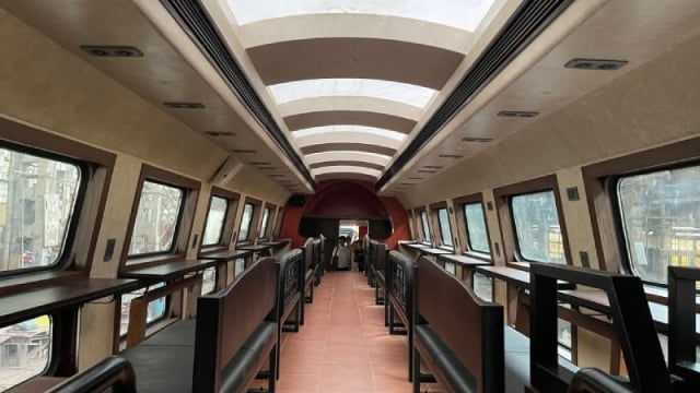 The Hanoi Train - đoàn tàu lần đầu xuất hiện ở Việt Nam chính thức lăn bánh từ 19/8