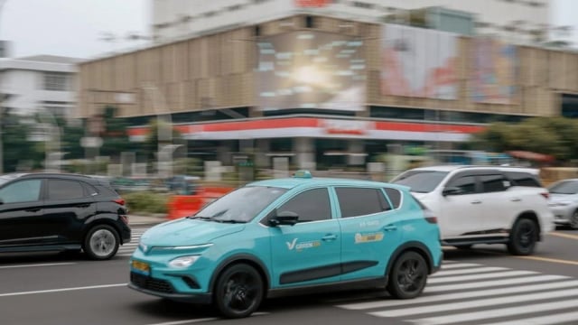 Bloomberg: Từ Việt Nam vươn ra Đông Nam Á, taxi điện của tỷ phú Phạm Nhật Vượng cạnh tranh khốc liệt với Grab 