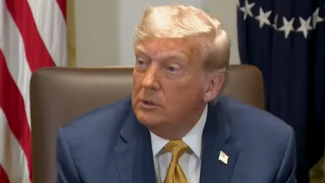 Họ trả cho chúng ta rất nhiều tiền - ông Trump bất ngờ thay đổi quan điểm về sinh viên Trung Quốc tại Mỹ 