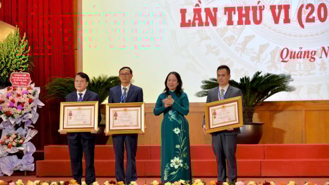 Quảng Ninh 3 tập thể và 7 cá nhân có thành tích xuất sắc được nhận Huân chương Lao động hạng Ba của Chủ tịch nước.