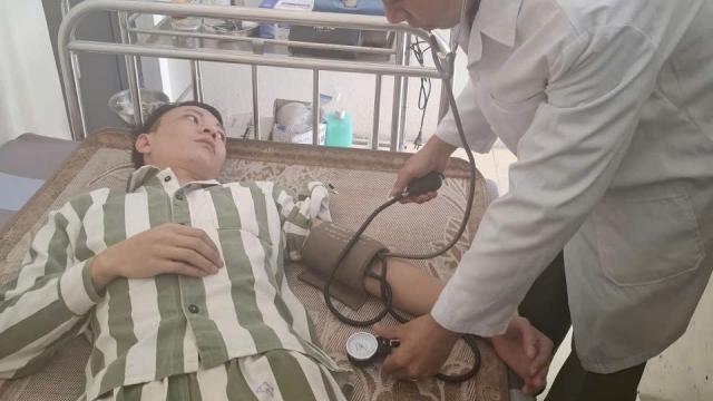 Ninh Bình căng mình chống nắng nóng trong trại tạm giam