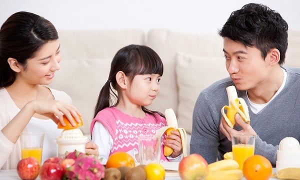 Quên chế độ ăn kiêng theo trào lưu đi, đây là 5 thói quen giúp bạn ăn ngon miệng, vui vẻ mà không sợ béo hay bệnh tật 