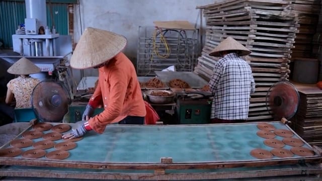 Làng nghề ngoại thành Hà Nội đua nhau bắt sóng livestream, AI để đưa sản phẩm vươn xa khiến báo nước ngoài bất ngờ