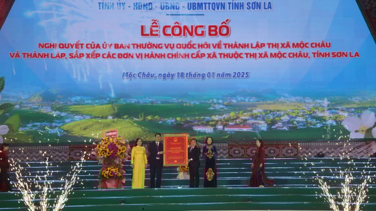 Công bố Nghị quyết thành lập thị xã Mộc Châu