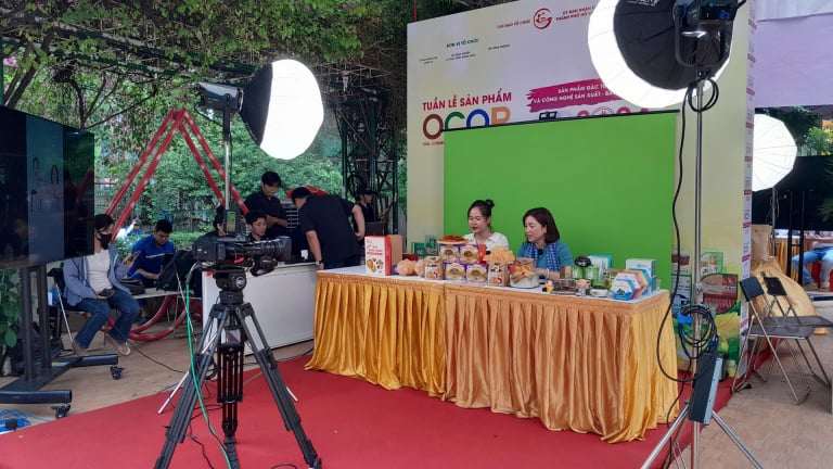 Bán nông sản trên sàn thương mại điện tử, vì sao người kêu khó, người nhận 'bão đơn'