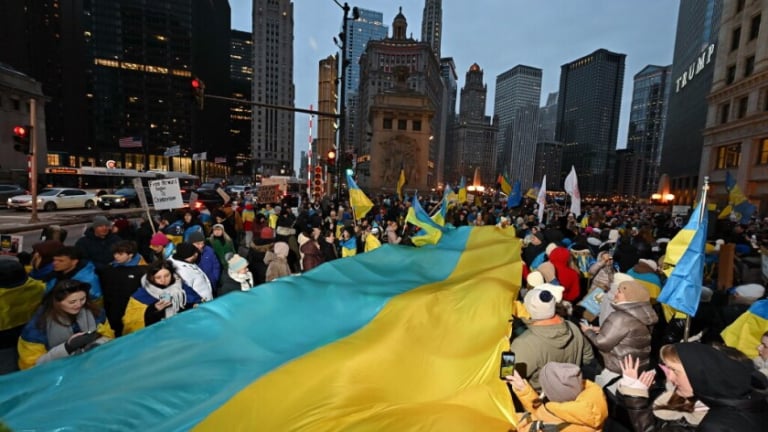 'Sẽ trả tiền cho tất cả mọi người', nghị sĩ Ukraine cảnh báo về việc đất nước biến mất khỏi bản đồ
