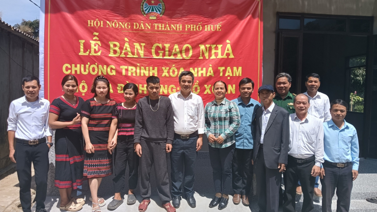 Hội Nông dân thành phố Huế bàn giao nhà cho hội viên có hoàn cảnh khó khăn 