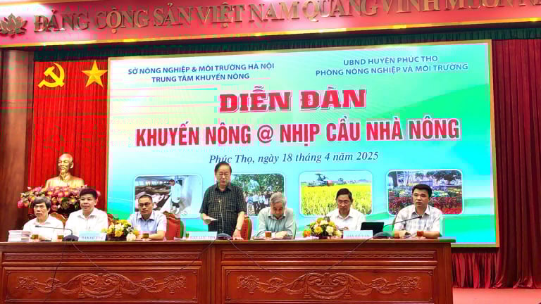 Nông dân Phúc Thọ học hỏi nhiều kỹ thuật mới từ chuyên gia tại Diễn đàn Khuyến nông @ Nhịp cầu nhà nông
