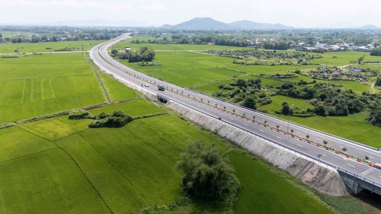 Trước sáp nhập tỉnh: 'Lộ diện' tuyến đường nghìn tỷ đến đầm nước mặn lớn nhất Bình Định