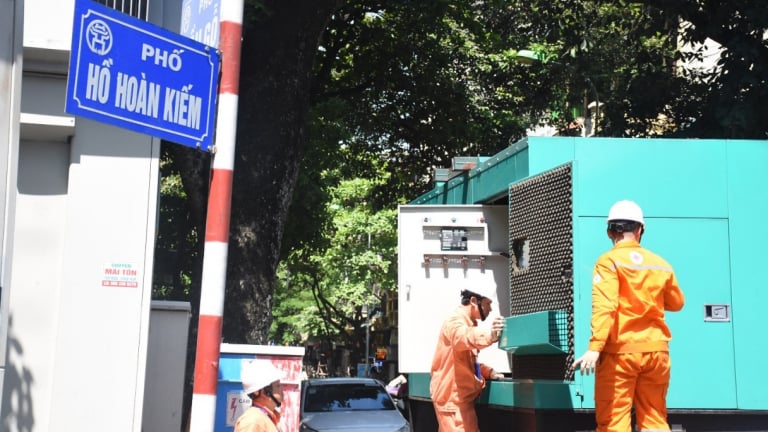 EVNHANOI đảm bảo cung ứng điện ổn định dịp Lễ kỷ niệm ngày Giải phóng miền Nam và ngày Quốc tế lao động