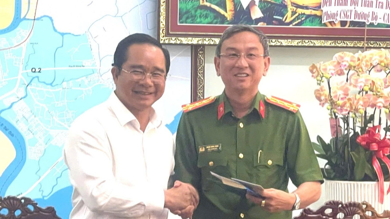 Chủ tịch UBND TP.HCM động viên tinh thần lực lượng đảm bảo an ninh Lễ kỷ niệm 50 năm ngày Giải phóng miền Nam