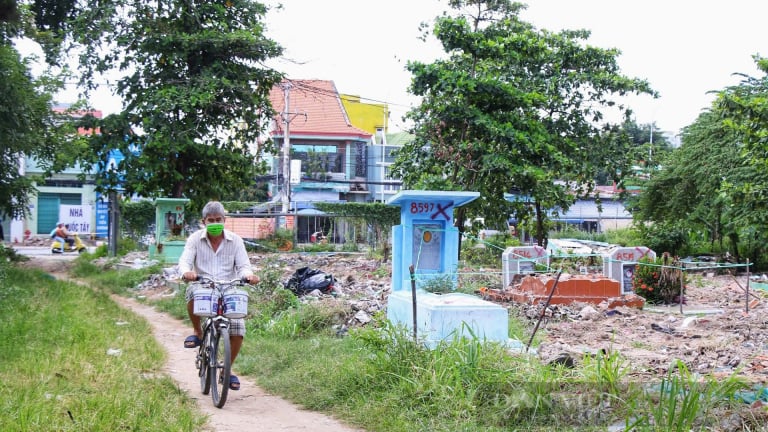  Hàng chục ngôi mộ không tìm được thân nhân, dự án di dời nghĩa trang lớn nhất TP.HCM gặp khó