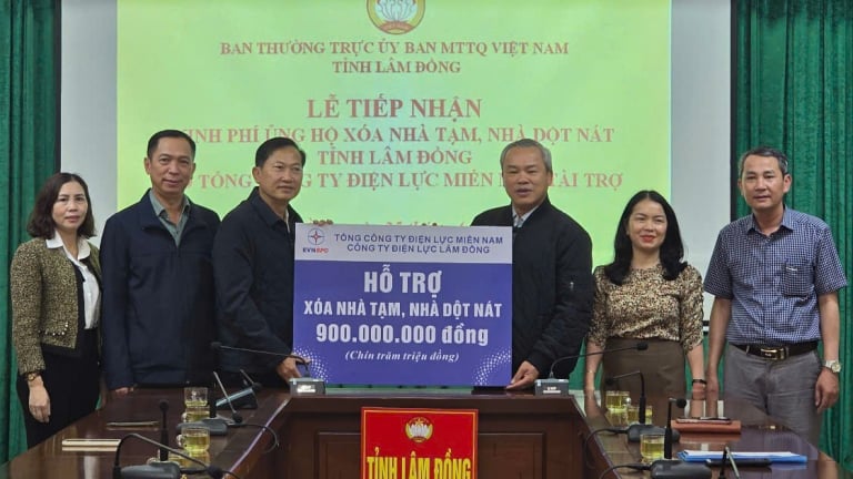EVNSPC hỗ trợ gần 1 tỷ đồng xóa nhà tạm, nhà dột nát tại tỉnh Lâm Đồng