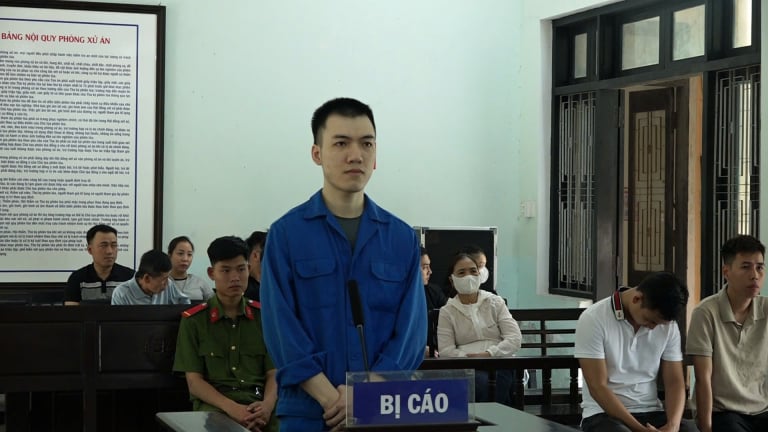 Nhân viên bán hàng điện tử lừa đảo chiếm đoạt tiền tỷ 