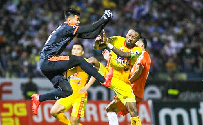 Nghịch lý Hoàng Vũ Samson với bóng đá Việt Nam