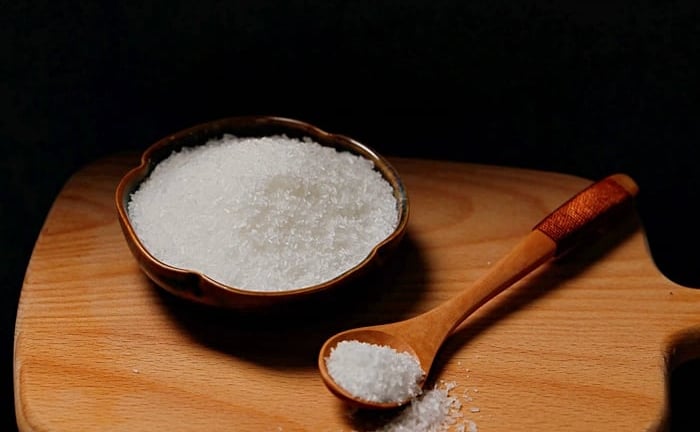 Ăn muối hay mì chính gây hại sức khỏe hơn?