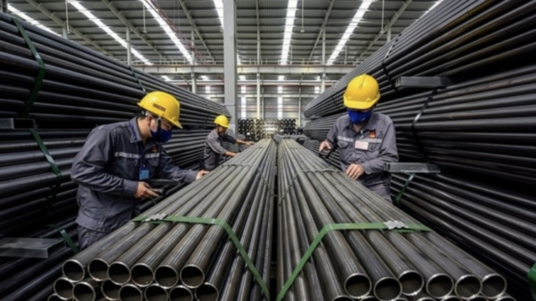 Tín hiệu tiêu dùng tại Trung Quốc kém khiến giá thép 'rơi' về mức thấp nhất 7 tháng