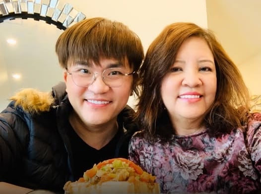 Tiết lộ chuyện Đại Nghĩa vẫn phải ra sân khấu vui cười với khán giả khi mẹ đang “thập tử nhất sinh”