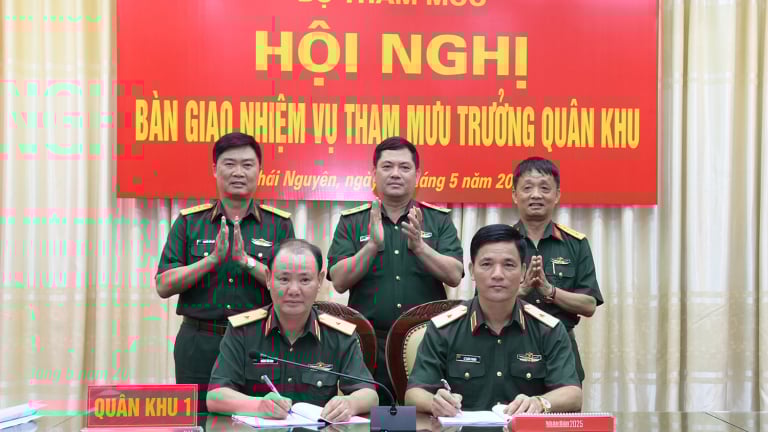Thiếu tướng Quân đội bàn giao nhiệm vụ để nhận trọng trách mới 