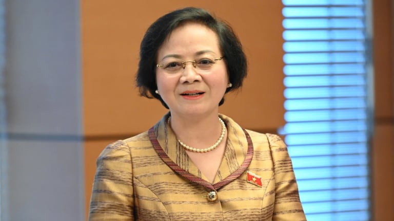 Bộ trưởng Bộ Nội vụ lý giải vì sao vẫn giữ ngạch công chức