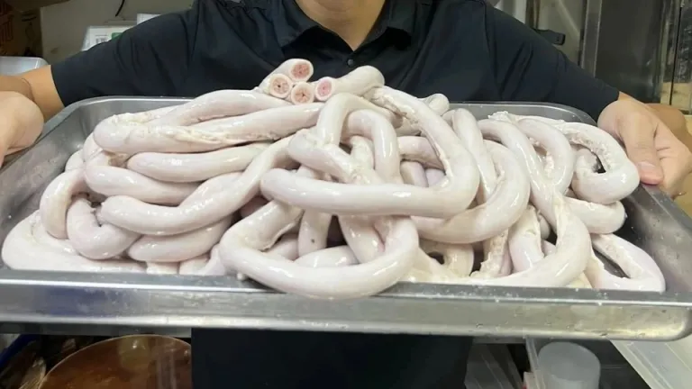 Điều gì xảy ra khi ăn lòng heo ngâm hóa chất?