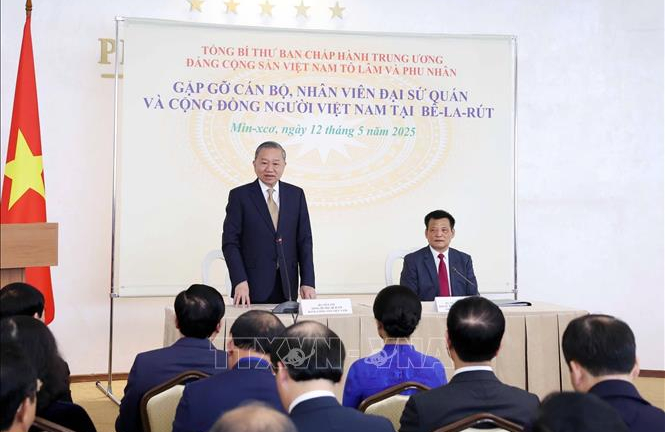 Tổng Bí thư Tô Lâm gặp cộng đồng người Việt Nam tại Belarus