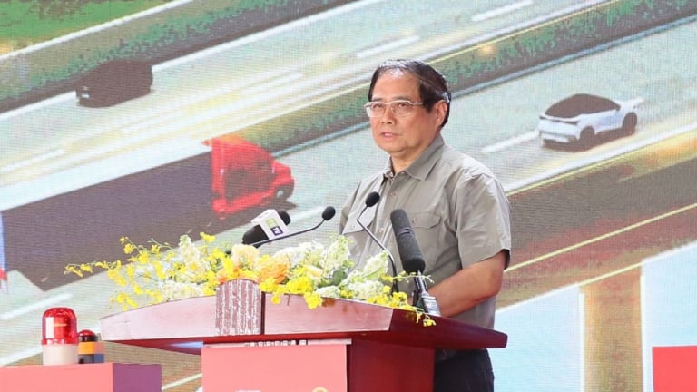 Dự lễ khởi công dự án đường cao tốc CT.08 và KCN Hưng Phú, Thủ tướng cảm ơn nhân dân Thái Bình đã sẵn sàng nhường đất, dời nhà