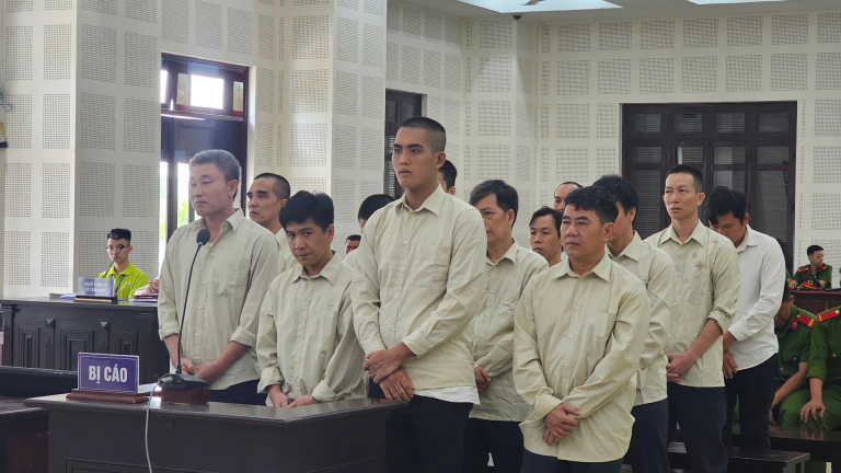 'Phù phép' hơn 1,6 triệu cuốn sách giáo khoa giả, loạt bị cáo lãnh án