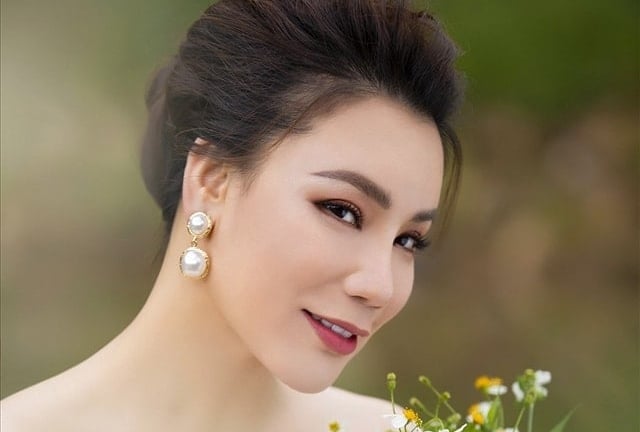 Hồ Quỳnh Hương tiết lộ về chồng hơn 2 tuổi: “Anh ấy không giỏi, không giàu, không nổi tiếng”