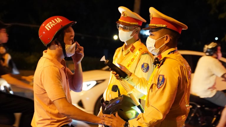 Thẩm quyền xử phạt vi phạm giao thông của chủ tịch UBND các cấp năm 2025