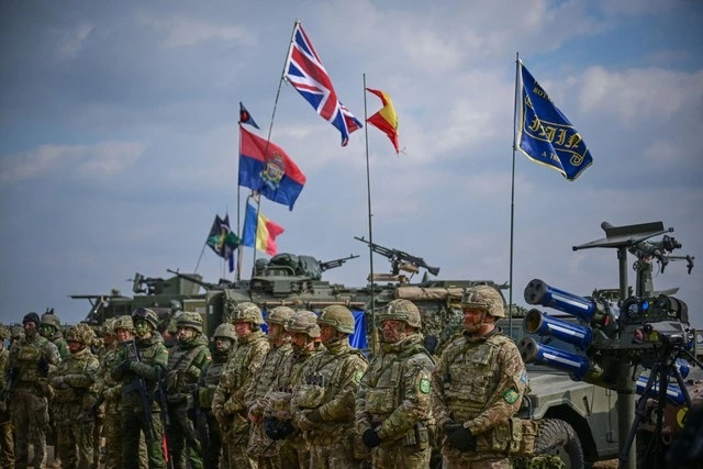 Ukraine đã dạy NATO cách chiến đấu, mắt xích yếu nhất đang biến thành pháo đài tỷ đô
