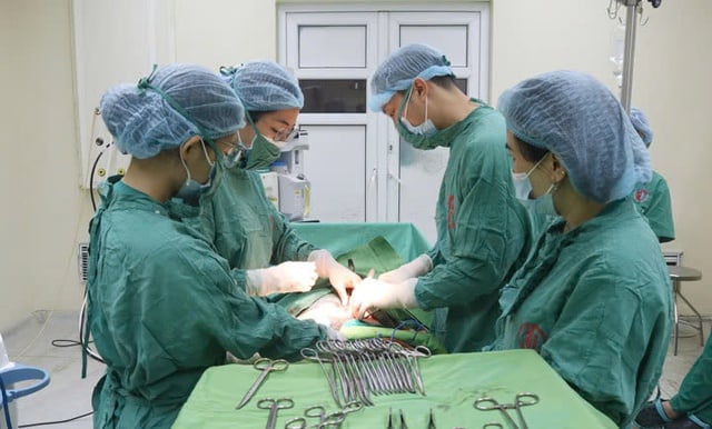Cụ bà gần 100 tuổi bị u nang buồng trứng vẫn được phẫu thuật an toàn
