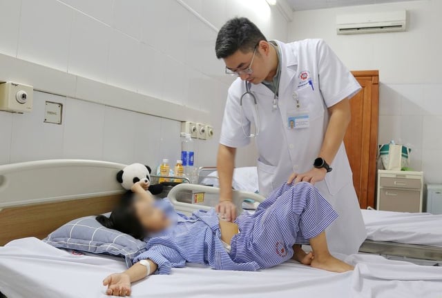 Bất ngờ bé 6 tuổi được phát hiện u quái buồng trứng kích thước lớn hiếm gặp