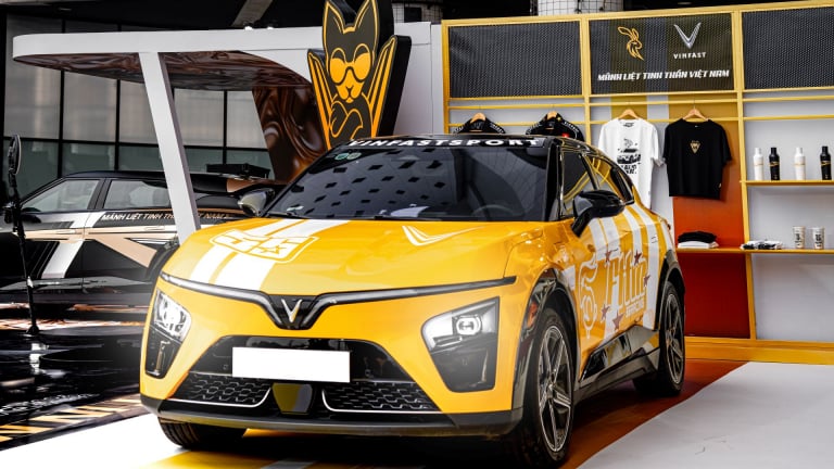 VinFast VF7 khuấy động Hà Nội với bản độ giới hạn tại sự kiện “Art in Motion”