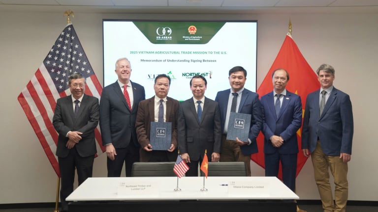 Hàng loạt thỏa thuận mua, bán nông sản giữa Việt Nam - Mỹ được ký kết, có doanh nghiệp chi 380 triệu USD mua ngô, lúa mì, bột đậu nành từ Mỹ