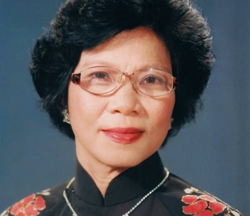 Nghệ sĩ Nhân dân mang hàm Phó Giáo sư, có tới 9 học trò là Nghệ sĩ Nhân dân, 30 học trò là Nghệ sĩ Ưu tú