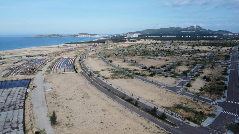 Từng gây sốt, nay hoang tàn, dự án Nhơn Hội New City ở Bình Định 'chìm' giữa bãi cát và đơn khiếu nại