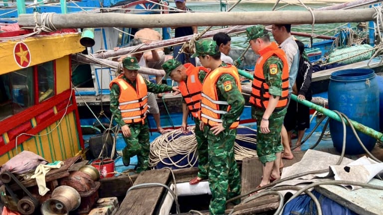 Kịp thời cứu nạn tàu cá va phải đá ngầm, cứu sống 4 ngư dân ở Cô Tô (Quảng Ninh)
