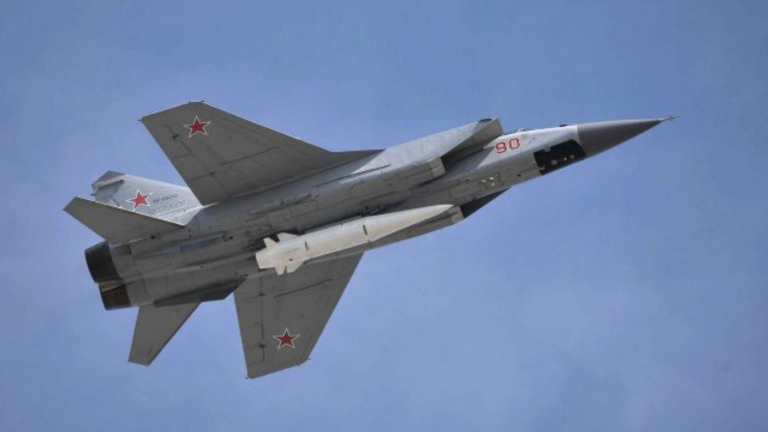 Ukraine lại tấn công vào căn cứ không quân quan trọng sâu  trong nước Nga, hạ gục MiG-31 và Su-34