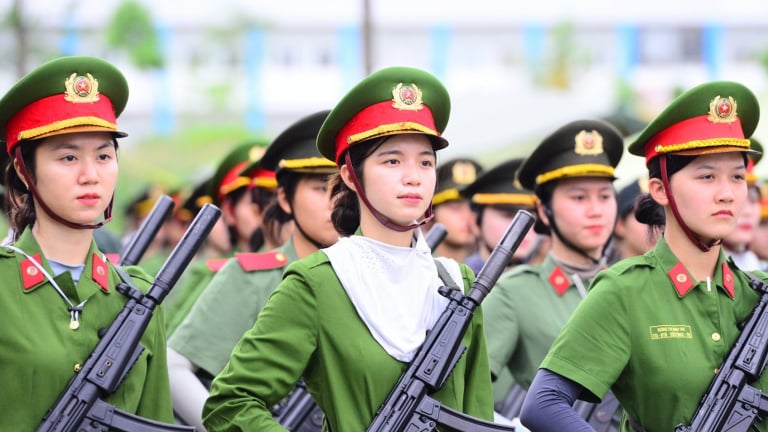 Mồ hôi ướt đẫm áo, hàng nghìn chiến sĩ vẫn kiên cường tập luyện cho nhiệm vụ A80
