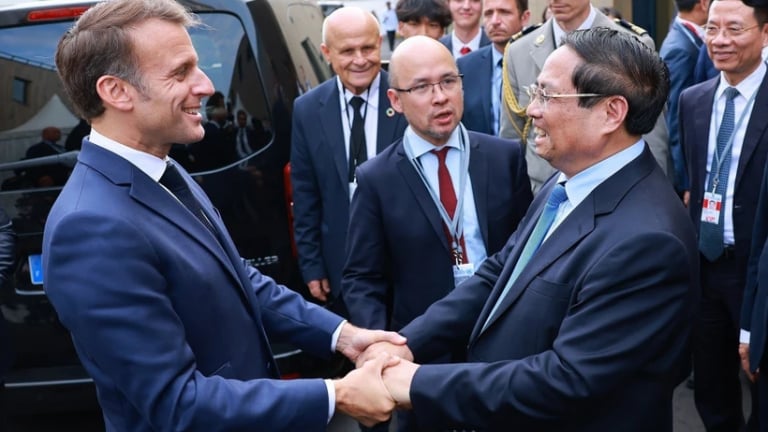 Thủ tướng Phạm Minh Chính hội kiến Tổng thống Pháp Emmanuel Macron