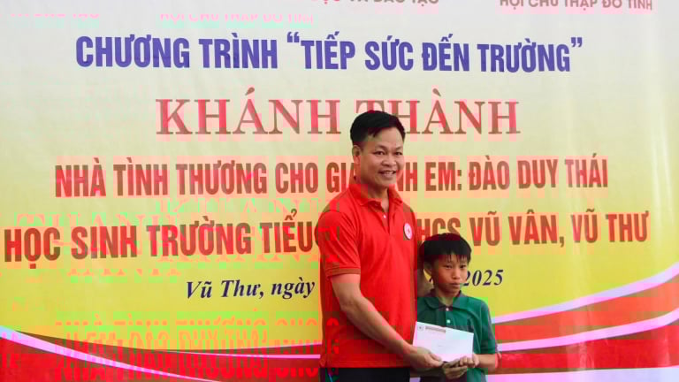 Tiếp sức đến trường: Những mái nhà yêu thương nâng bước học trò nghèo Thái Bình