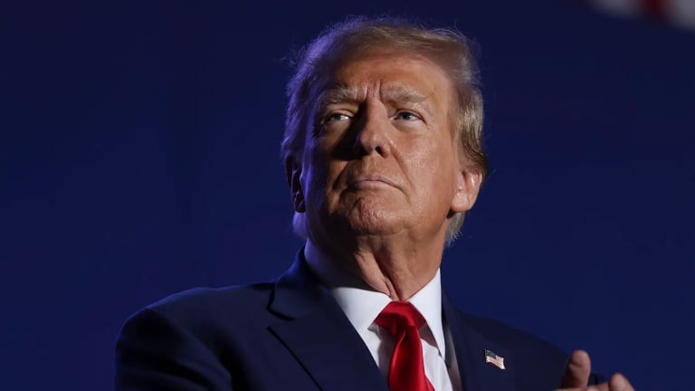 Ông Trump bất ngờ kêu gọi mọi người rời khỏi Tehran ngay lập tức