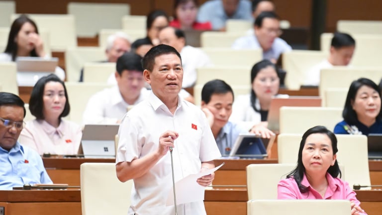 Phó Thủ tướng Hồ Đức Phớc đăng đàn, trả lời 'nóng' về thuế khoán với hộ buôn bán nhỏ doanh thu dưới 1 tỷ đồng