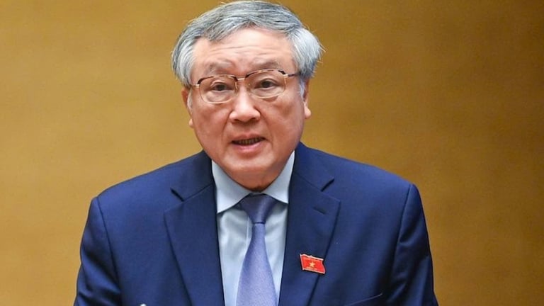 Phó Thủ tướng Thường trực Nguyễn Hòa Bình trình bày báo cáo và trả lời chất vấn trước Quốc hội