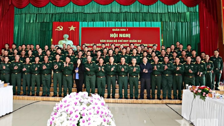 Bộ Quốc phòng giải thế các Ban Chỉ huy quân sự huyện, sáp nhập tổ chức lại Bộ Chỉ huy quân sự cấp tỉnh mới